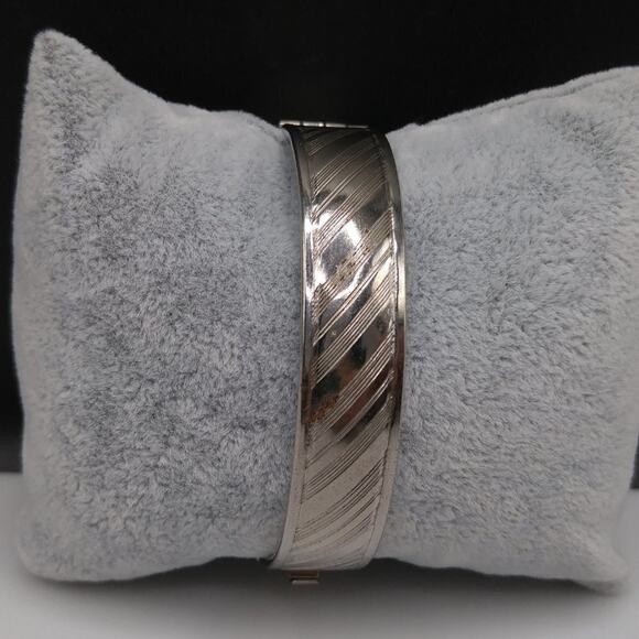 Vintage Silver Tone Stripe Textured Hinged Bracelet, Tongue Clasp, 7 Inches - Picture 8 of 8